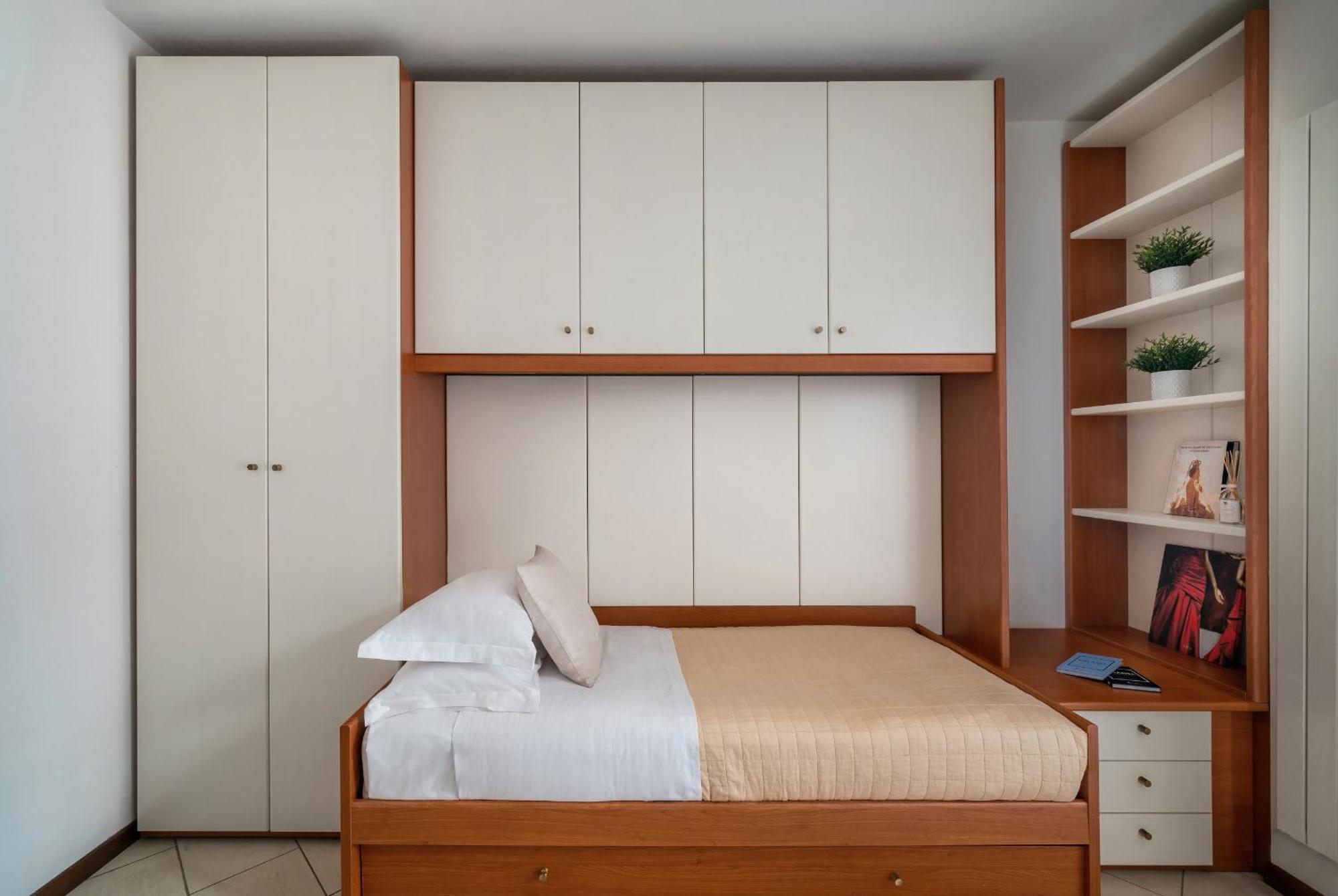 Universal Apartment *